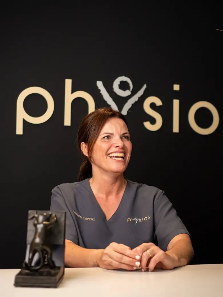 Arancha Trancho sonriendo en la clínica Physios